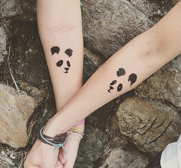 点击大图看下一张：适合情侣手臂可爱点状小熊猫纹身图案