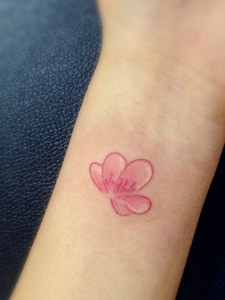 手臂小清新樱花纹身图案很唯美
