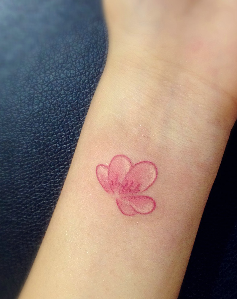 点击大图看下一张：手臂小清新樱花纹身图案很唯美