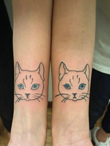 手臂可爱萌萌的情侣小猫纹身图案