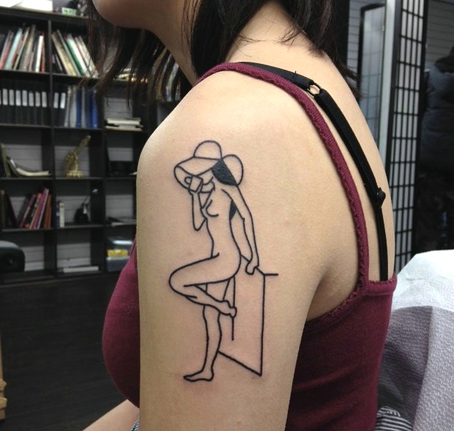 点击大图看下一张：女生手臂性感美女简笔图案纹身