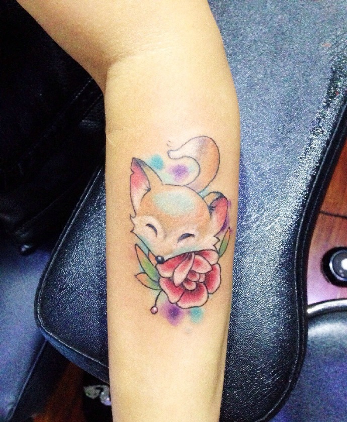 点击大图看下一张：手臂彩色小松鼠纹身图案很可爱