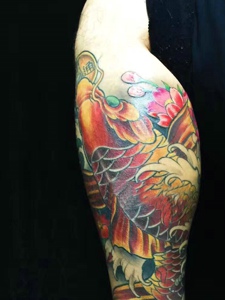 包小腿彩色红鲤鱼纹身图案
