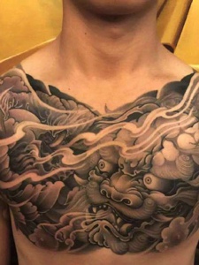 男士胸口传统唐狮纹身图案