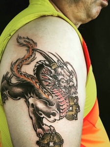 中年男士最爱一款大臂貔貅纹身图案