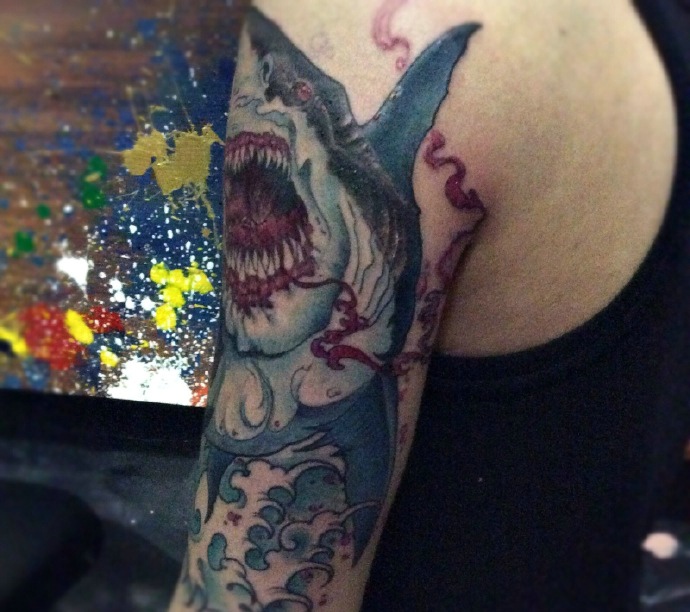 点击大图看下一张：手臂海洋杀手大鲨鱼纹身图案