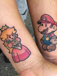 一对卡通情侣手臂纹身图案很可爱