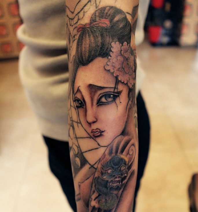 点击大图看下一张：精美耐看的花臂艺妓纹身图案