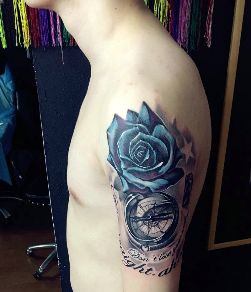 点击大图看下一张：欧美风指南针与玫瑰的手臂纹身图案