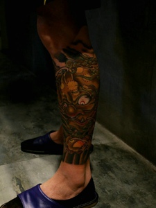 包小腿彩色莲花与狮子纹身图案