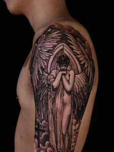 大臂个性传统天使纹身图案