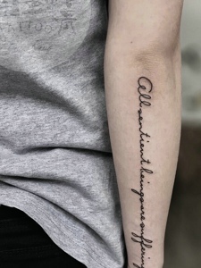 手臂外侧新时尚英文纹身图案