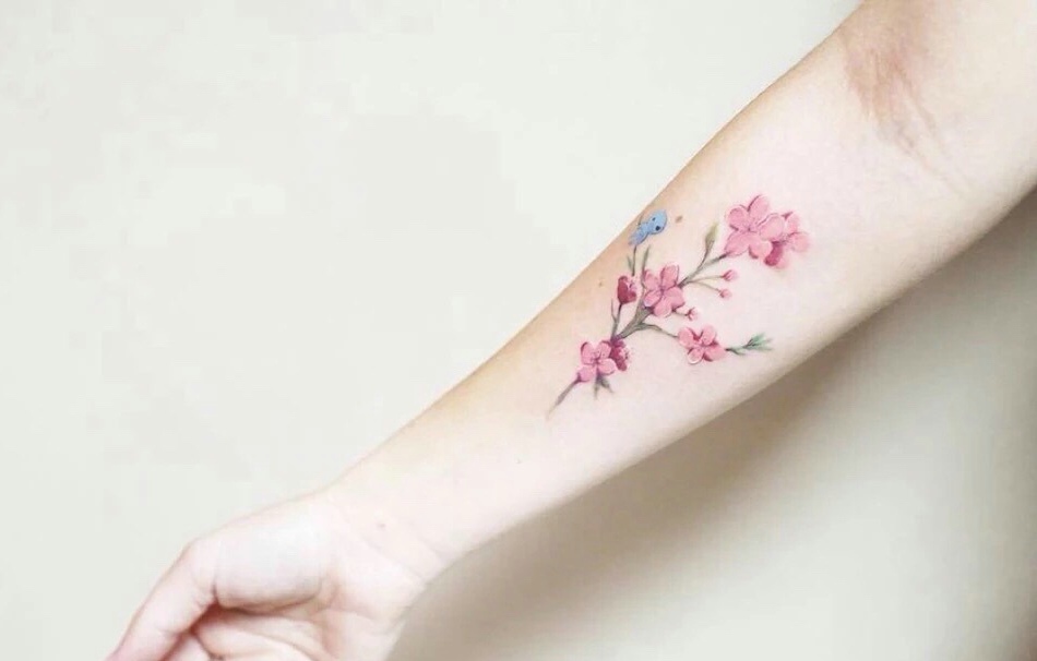 点击大图看下一张：手腕小清新唯美花朵纹身图案