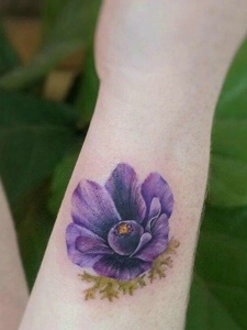 美丽盛开的唯美花朵纹身图案
