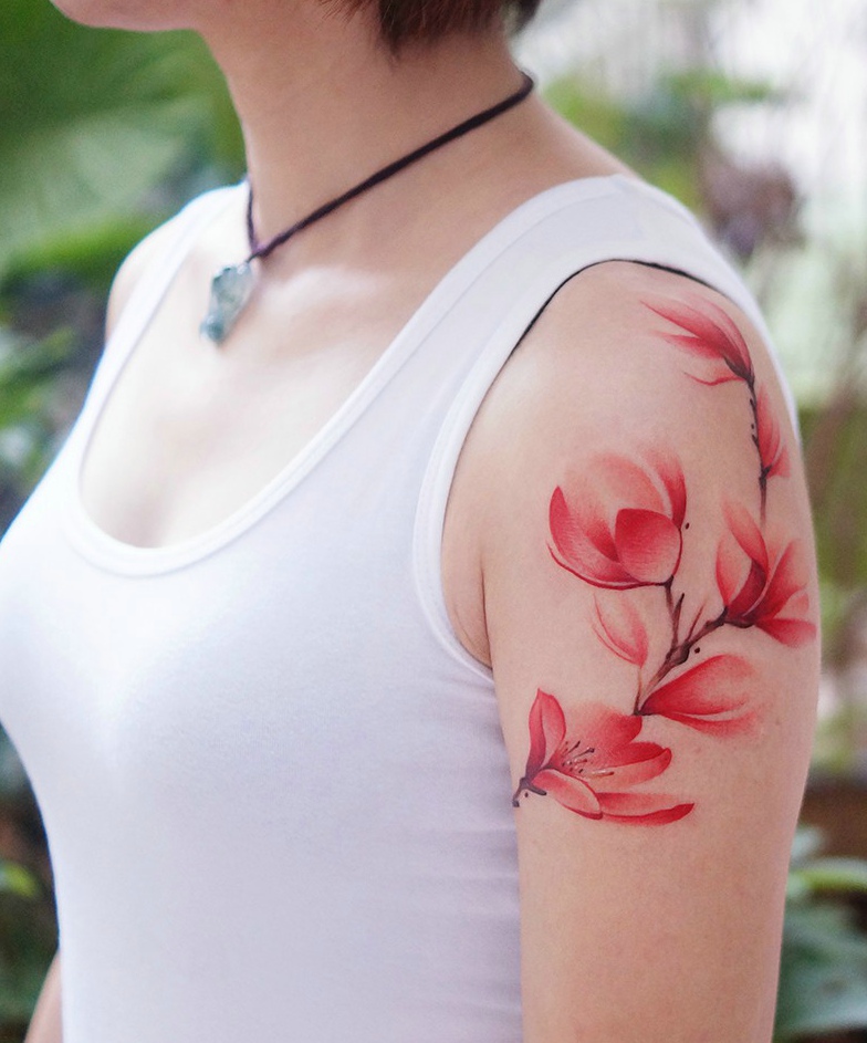 点击大图看下一张：适合女生的手臂水彩花朵纹身图案