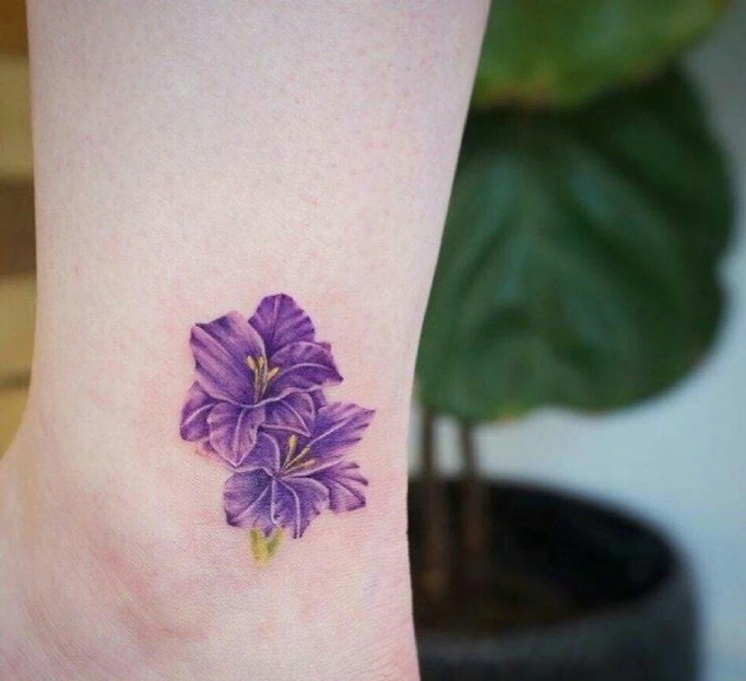 点击大图看下一张：美丽盛开的唯美花朵纹身图案