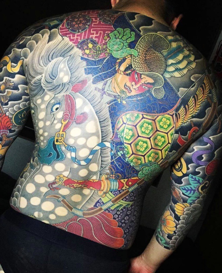 点击大图看下一张：一组日式彩色满背图腾纹身图案