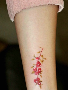 手臂一款小清新樱桃纹身图案