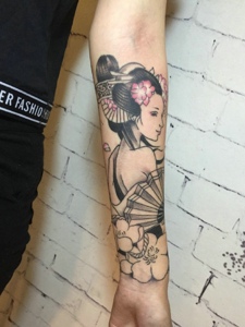 花臂一枚精致的古代花妓纹身图案