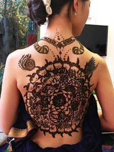 满背时尚好看的精美海娜纹身图案