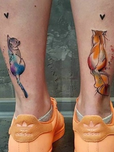 双小腿外侧可爱水彩动物纹身图案