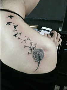 蒲公英与小燕子一起的纹身图案