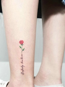 适合乖巧女生腿部唯美花朵纹身图案