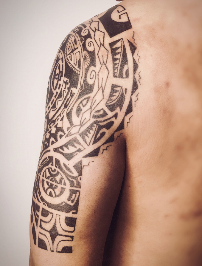 点击大图看下一张：超级炫酷的经典半甲纹身图案