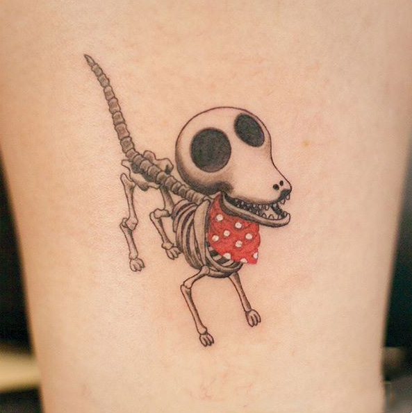 点击大图看下一张：充满喜感的狗狗骷髅卡通纹身