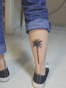 小腿部个性时尚椰子树纹身图案