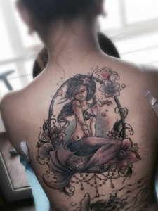 满背性感好看的美人鱼纹身图案
