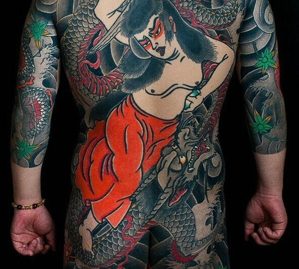 点击大图看下一张：一组日式风格的满背彩色纹身图案