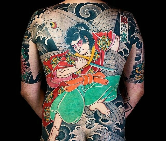 点击大图看下一张：一组日式风格的满背彩色纹身图案