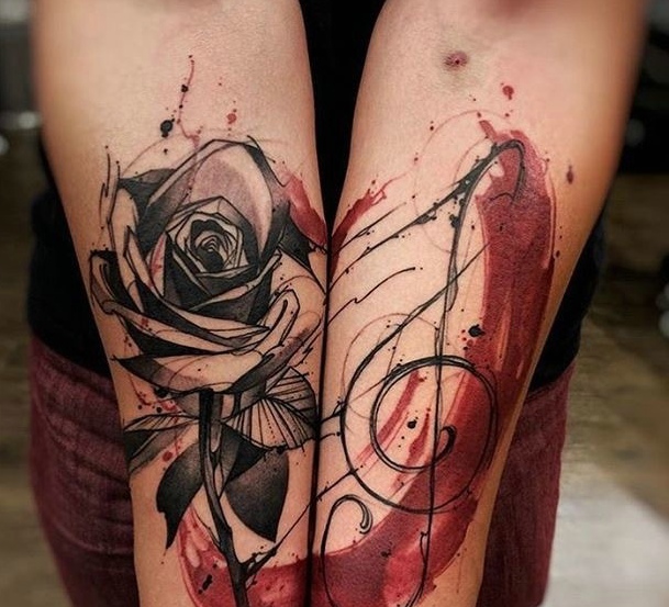 点击大图看下一张：双手臂水彩图腾纹身图案很精致