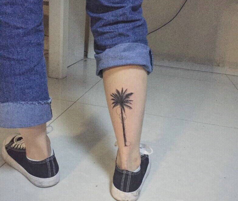 点击大图看下一张：小腿部个性时尚椰子树纹身图案