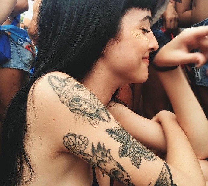 点击大图看下一张：一组漂亮女孩花臂纹身图案有活力