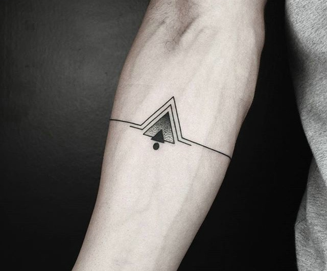 点击大图看下一张：一组有创意的几何线条手臂纹身图案