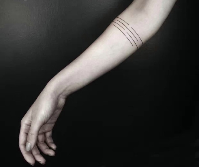 点击大图看下一张：一组有创意的几何线条手臂纹身图案
