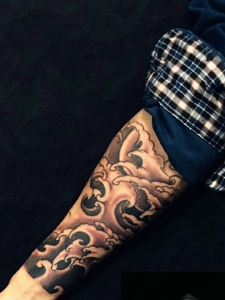个性独特的花臂图腾纹身刺青