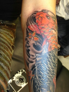 手臂一对情侣鲤鱼纹身图案