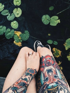 时尚女孩花腿纹身纹身图案很时髦
