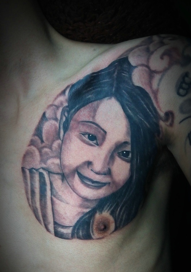 点击大图看下一张：心爱的女友肖像半甲纹身图案
