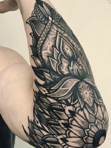 个性帅气的手臂梵花纹身图案
