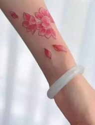浪漫唯美的樱花纹身