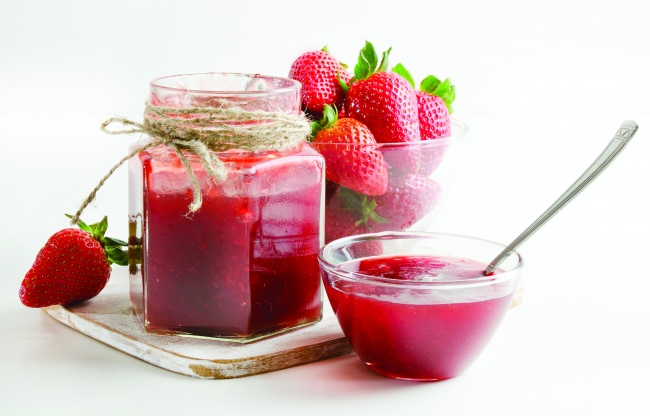 点击大图看下一张：红色草莓新鲜果汁图片素材