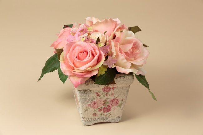 点击大图看下一张：粉色玫瑰插花图片