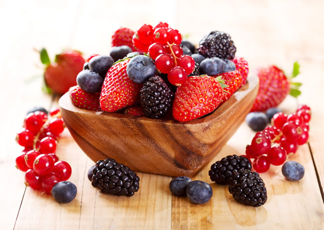 点击大图看下一张：草莓蓝莓水果图片