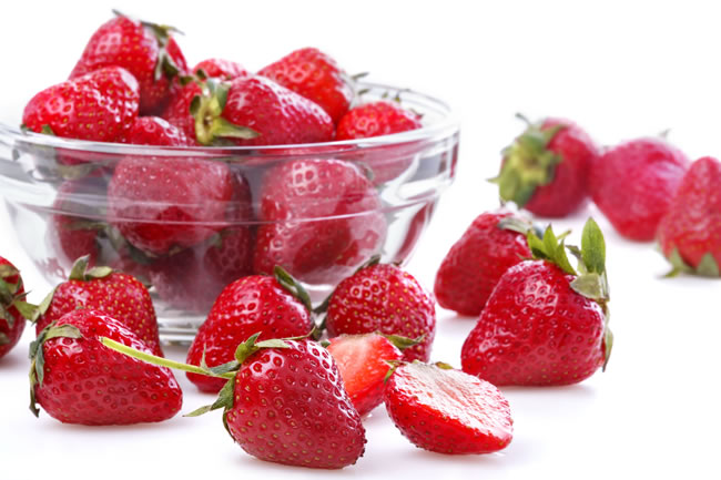 点击大图看下一张： 美味新鲜的草莓图片