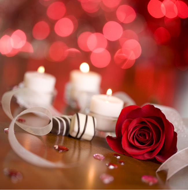 点击大图看下一张：红色玫瑰花与蜡烛图片
