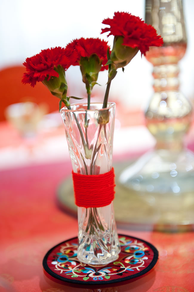 点击大图看下一张：红色康乃馨花瓶图片